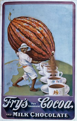 Historische Werbung für Fry's Cocoa: ein karikierter schwarzer Mann trägt eine riesige Kakaofrucht und schüttet daraus Kakao in eine Reihe von Tassen