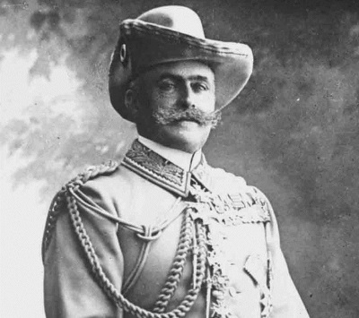 Historisches Porträtfoto von General Lothar von Trotha in Uniform